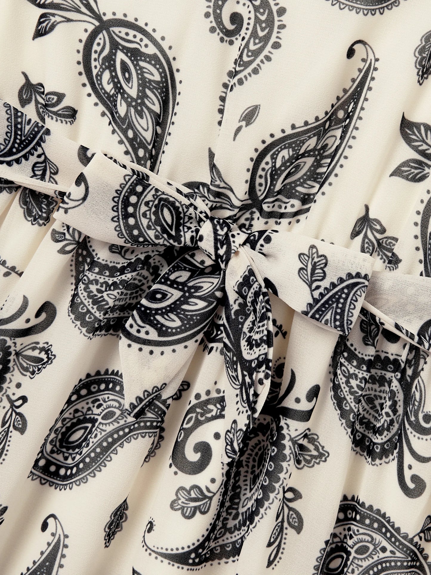 Family Matching Paisley Print Outfits Sleeveless Spaghetti Strap Dress & Cotton T-Shirt for Mom, Dad, & Kids Perfect for Family Outings & Photos
 Black
