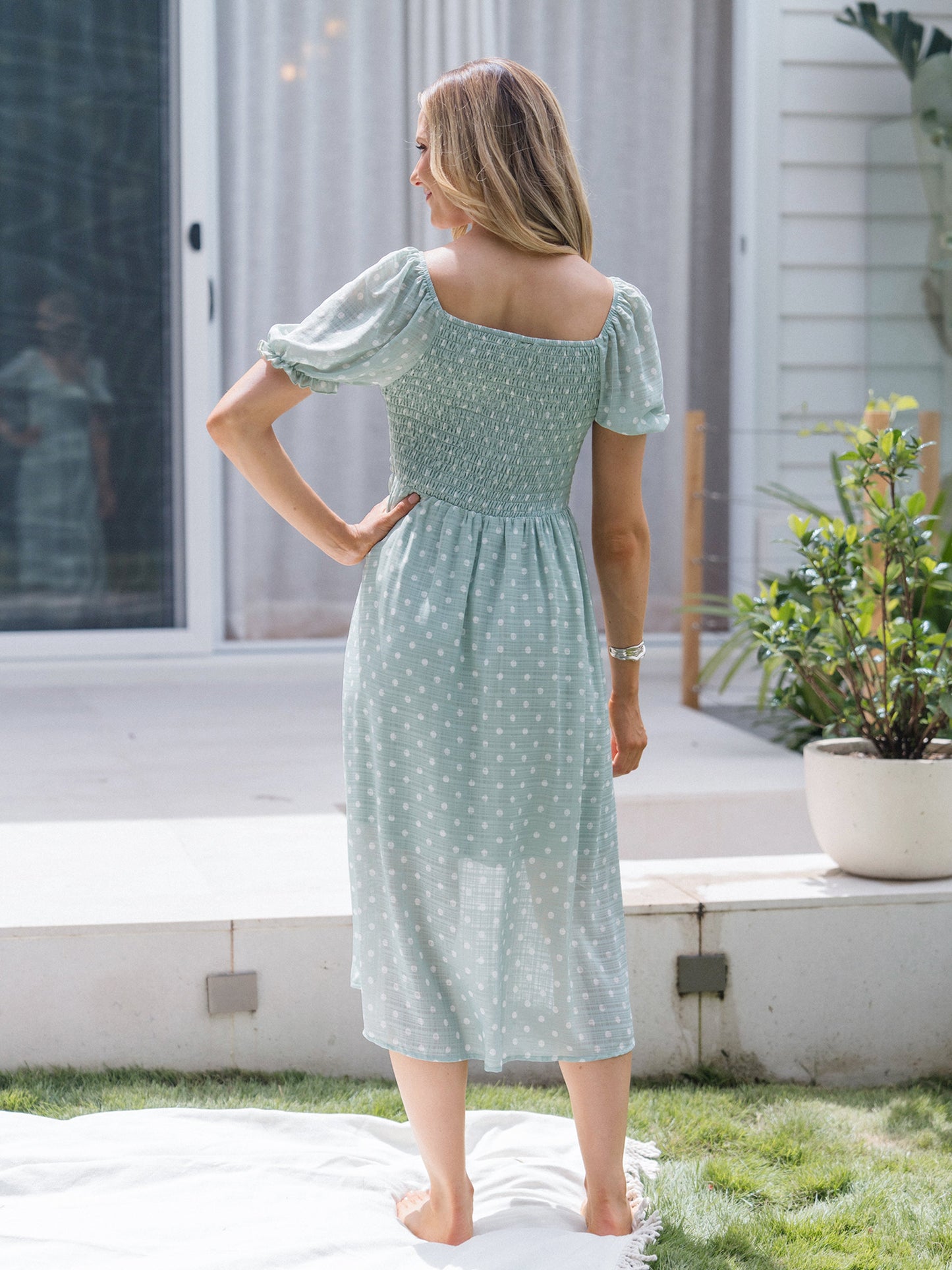 Family Matching T-Shirt & Dress Set Polka Dot Puff-sleeve Dress for Mom, Daughter & Baby, Color Block Cotton Tee for Dad & Son, Perfect for Family Outings & Photos Light Green